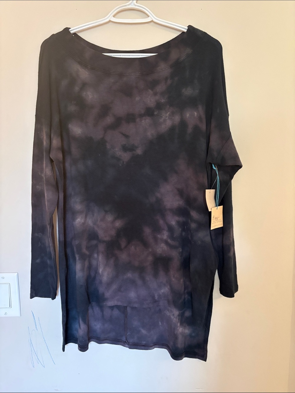 River + sky tie-Dye Long Sleeve Tunic Top - Black